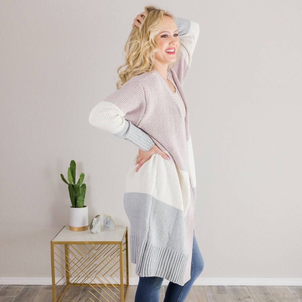 'Caught Up In You' Color-Block Cardigan - Picture 3 of 6